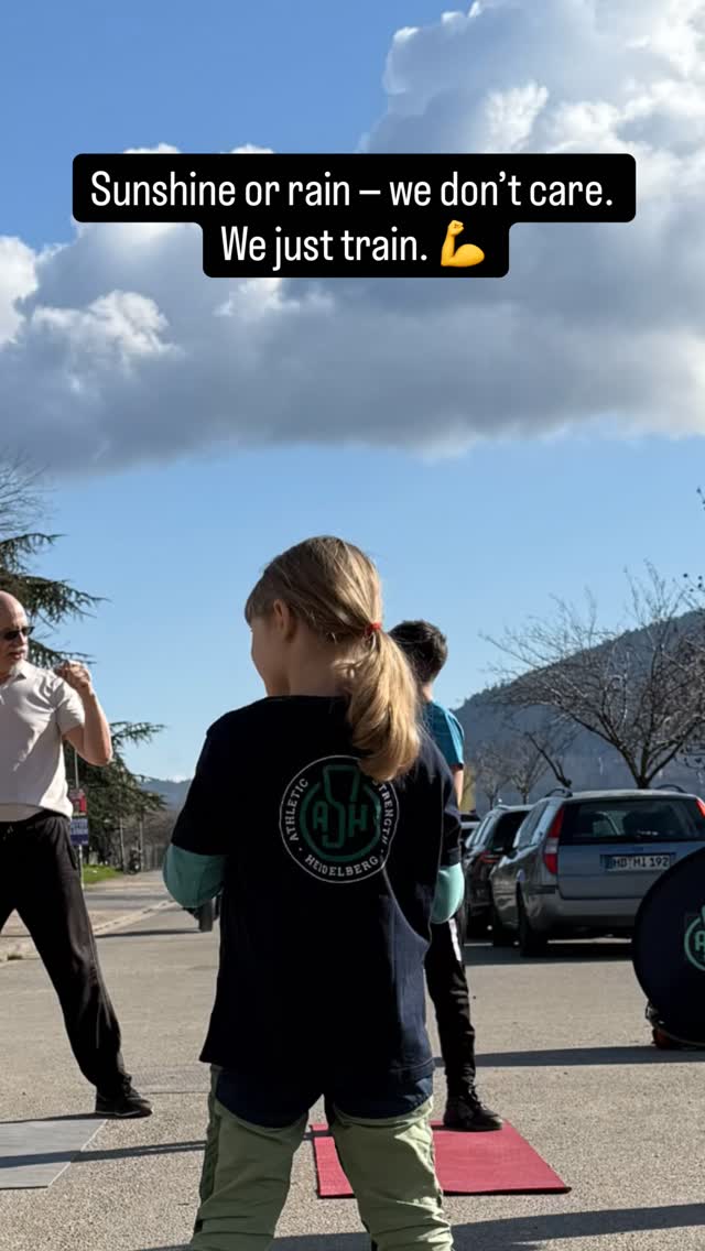 Frische Luft, Natur und Kettlebells — mehr braucht es nicht! 🌿💪 Outdoor Gruppentraining für den ganzen Körper. Gemeinsam schwitzen, gemeinsam wachsen, gemeinsam stärker werden. Gut für Körper und Kopf — in der Natur.
Funktionell. Nachhaltig. Effektiv.
Für ein starkes Leben.
Kostenloses Probetraining unter:
👉 https://www.athletic-strength-heidelberg.de/probetraining
#AthleticStrengthHeidelberg #FürEinStarkesLeben #KettlebellTraining #OutdoorTraining #FunctionalTraining
Fresh air, nature and kettlebells — that’s all it takes! 🌿💪 Outdoor group training for the whole body. Sweat together, grow together, get stronger together. Good for body and mind — out in nature.
Functional. Sustainable. Effective.
For a strong life.
Free trial training at:
👉 https://www.athletic-strength-heidelberg.de/probetraining
AthleticStrengthHeidelberg FürEinStarkesLeben KettlebellTraining OutdoorTraining FunctionalTraining