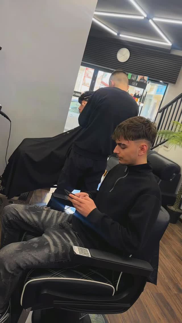 Booking are available now with barber Rhoshik_✂️ #barbershop #freshfades