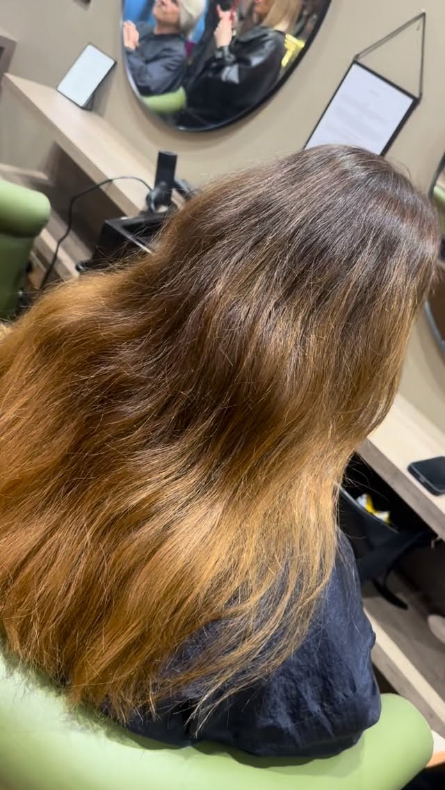 First visit to Casey at Stones 🤎
The goal is to remove as much of the warmth as possible and just look at what Casey achieved in just one visit
This is a work in progress that takes patience and care for the hair. Using the right products from home to maintain the colour done in salon.
To book your colour consultations call us on 01509 621162 or book online via our website 🤍
#hairstylist #brunettehair #brondehair