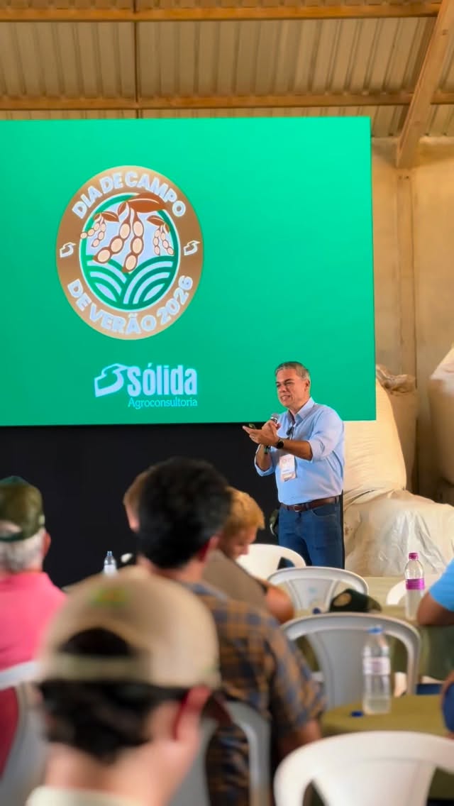 Nossa quinta-feira (19.02.26) foi marcada por mais uma entrega de alto nível no Dia de Campo de Verão 2026 da Sólida Agroconsultoria - @solidaag
Entregamos:
▪️ Painel de LED de alta definição para as apresentações dos palestrantes, garantindo máxima visibilidade, brilho equilibrado sob luz natural e excelência na transmissão de conteúdo técnico.
▪️ Sistema de som verticalizado, estrategicamente posicionado para não interferir na visualização do painel, com cobertura uniforme e alta pressão sonora distribuída por toda a área do evento. Clareza, definição e alcance na medida certa.
▪️ Iluminação cênica aplicada aos tratores e máquinas agrícolas, valorizando cada detalhe dos equipamentos e criando uma atmosfera imersiva, moderna e alinhada à força do campo.
Mais um projeto executado com precisão técnica, planejamento estratégico e padrão de qualidade.
⭐️ Ariel Som e Luzes -
Performance, tecnologia e precisão para grandes eventos do agro.
