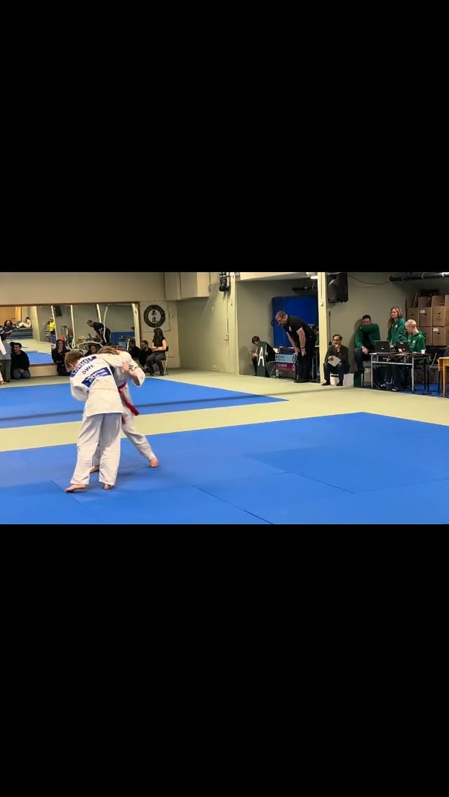 Idag har Sune och Oliver varit inne och tävlat i Judits pokal. Det blev en delad tredjeplats av totalt 8 för killarna och många fina kast!