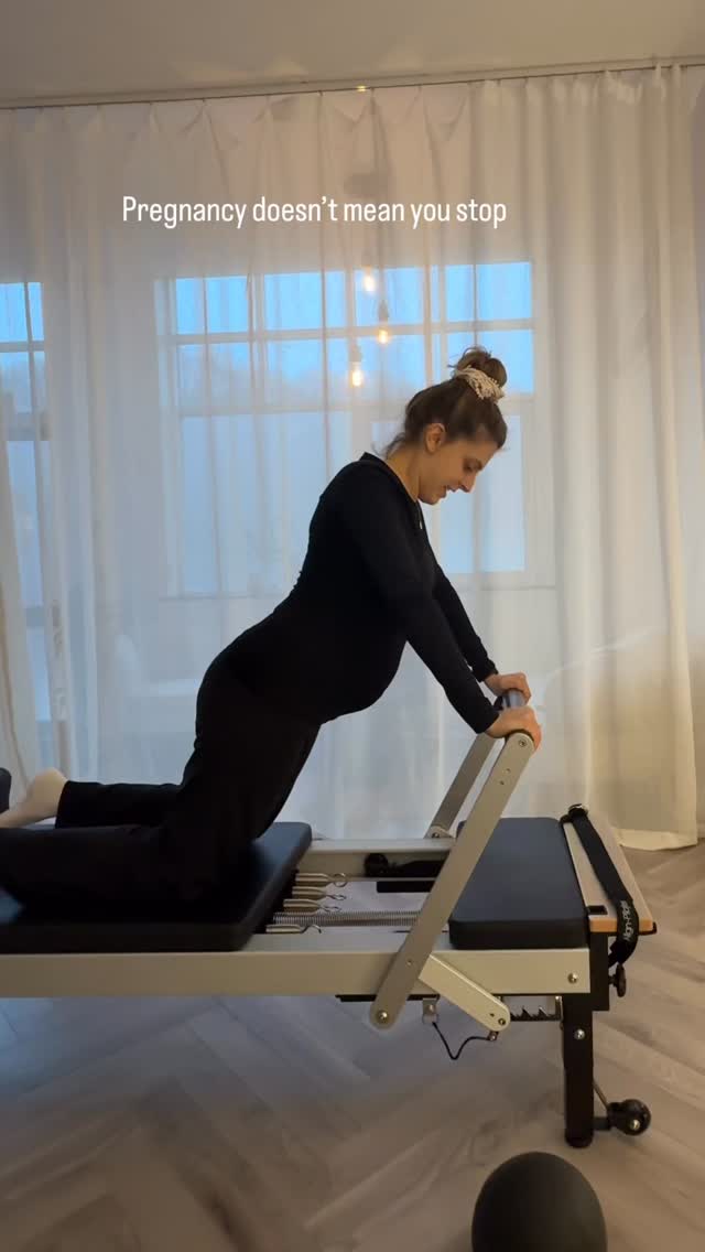 Growing a baby doesn’t mean losing your strength.
It just changes how we train.
Pregnancy training should feel empowering, not limiting.
If you’re unsure what’s safe for you, message me 🤍