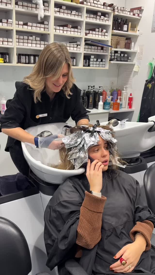 Rentrée scolaire : 1
Maman chez le coiffeur : 0
Ça vous est déjà arrivé ?😜
#coiffeur #luxembourg #meme #balayage