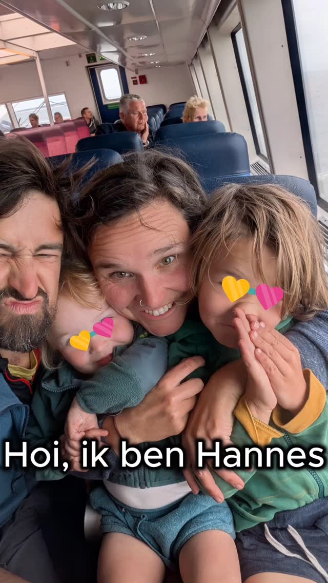 Hopla, de toon is gezet voor 2026 👀
Een mooi relaas van wat we de voorbije jaren hebben gerealiseerd. Veel hoogtes, en af en toe wat laagtes. En dan vooral op onze bankrekening 😊 Maar nog altijd even veel passie en geloof 💪🏻
Om onze boerderij duurzaam te laten verder leven, zetten we vanaf dit jaar dubbel in op onze fruitijsjes. Daarmee verkorten we ons zelfpluk seizoen van mei tot midden juli. 🫡 Korter, maar even gezellig! Inclusief 2 fantastisch feesten. 🎉
Nieuwe inslag, nieuwe investeringen, nieuwe dromen.
Maar zelfde missie: impact hebben met onze kleinschalige agro ecologische bio boerderij. (What's in a name?) 💪🏻
Dank dank dank aan alle believers, helpers, partners, familie voor te blijven geloven in ons project. 🚀
Okay, let's goooo 🤘🏻