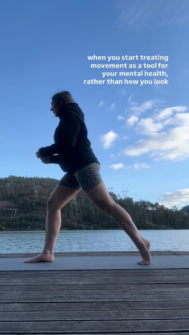 There’s a shift when you change the reason for why you workout. When it’s purely for aesthetic reasons, it’s easy to lose your ‘why’ and momentum.
When you do it because you know you’ll feel so much better, your head will feel clearer and your body will feel stronger, that’s when habits stick and your workouts become meaningful.
Obsessed with this beautiful space at @juicemasterretreats ✨🤍
#exercise #exerciseformentalhealth #changeyourwhy #pilatesbytheriver #bytheriver