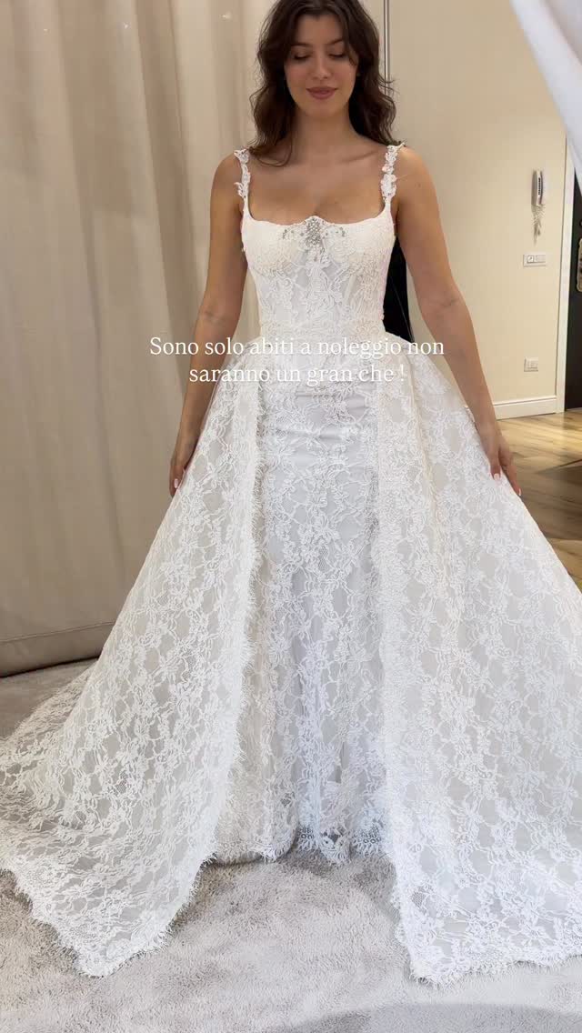 Devo aggiungere veramente qualche descrizione a questi abiti !? 😎
E il servizio di noleggio avete capito come funziona!?
Dai va bene ve lo rispiego al volo 😜
1️⃣ Ti innamori dell’abito
Scrolli, lo vedi… e capisci che è lui. Fine della storia 💘
2️⃣ Blocchi la tua data
Ci scrivi, confermiamo disponibilità e l’abito è ufficialmente tuo ✨
3️⃣ Lo indossi e fai la tua entrata da protagonista
Foto, video, complimenti a raffica… sì, sei tu la scena 💃🔥
4️⃣ Ce lo riporti o spedisci e torni alla vita normale
Senza pensieri, senza lavanderia. Solo ricordi bellissimi 🫶
Per altre info e prenotazioni sul nostro sito troverete tutto o scrivetevi in DM 📩❤️
#miniabitosposa#Noleggiosposa#noleggiosposamilano#minibridaldress#bridetobe