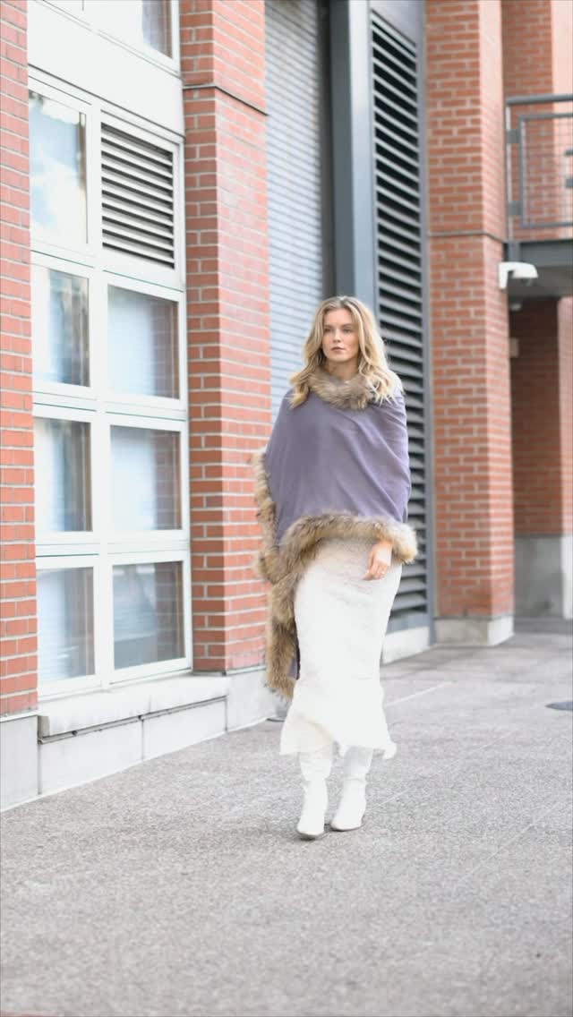 Cashmere that moves the way you live: intentional, elevated, and endlessly soft. #winterstyle❄️ #sustainableluxury #cashmereelegance #ethicalfashion #consciouscraftsmanship