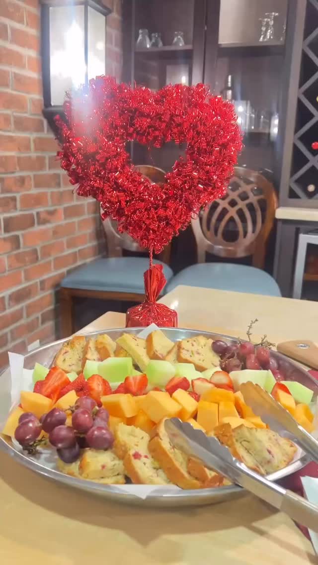 🎥 Welcome to Stouffville Story: A Local Realtor’s Bi-Weekly Journal 캐나다 부동산 중개인 브이로그 03.01.26
Is spring on the way? How was your February?
For me, the start of this year marked a shift. Last January, I chose to leave the team and build my path as a solo real estate agent. It was a challenging market — and a deliberate choice.
For almost two weeks, I was frozen by fear.
So I shifted my focus toward what I could control: long-term visibility — investing in SEO, structured market insights, and consistent online content.
Momentum hasn’t always been linear.
I was excited to book my first listing appointment. It was cancelled a week later.
Some weeks bring progress.
Some bring setbacks.
So I just kept going.
Events.
Conversations.
Showings.
Networking.
On camera.
Door dropping.
Door knocking.
Being out there.
If you’re building quietly too,
let’s keep sailing.
Guiding confident real estate decisions through clarity and market insight.
Turning complexity into clarity.
Clarity builds confident action.
Hoejin Wang | Hoejin Homes
RE/MAX All-Stars Realty Inc.
Stouffville & York Region REALTOR®
📱 | DM Hoejin
📞 | 416.892.3511
📧 | hoejinhomes@gmail.com
💻 | hoejinhomes.com
#stouffville
#stouffvillerealtor
#stouffvillerealestate
#yorkregionrealtor
#homebuyingguide