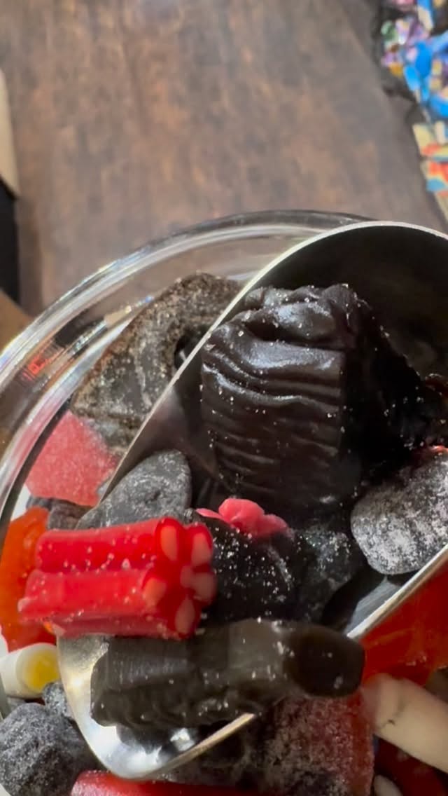 ATTN: LICORICE LOVERS! A great MIX of Red and Black Swedish Licorice! Such a DELICIOUS assortment! 🖤❤️
#licorice #swedishcandy #bestcandystoreNYC2025 #uesbestcandy #wedeliver