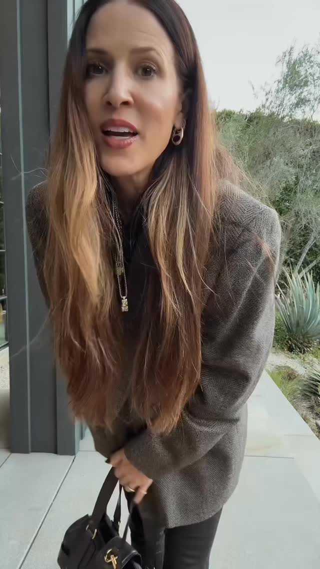 Ever since Covid, I can’t imagine wearing anything but comfortable wide leg pants?! Anybody else with me???However, I enjoyed today’s outfit and there I say I may be pulling out other skinny jeans from the archive! #casualstyle #OOTD #fashioninspo #skinnyjeans @chloe #stylistsofinstagram