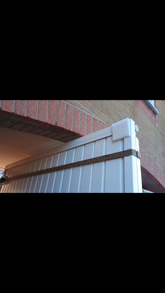 That was tight 😨.
Made it through and fitted a new door for a very happy customer today in Cardiff.
We keep this door design in stock in either white or black.
If this is something you are interested in please get in touch we would love to hear from you.