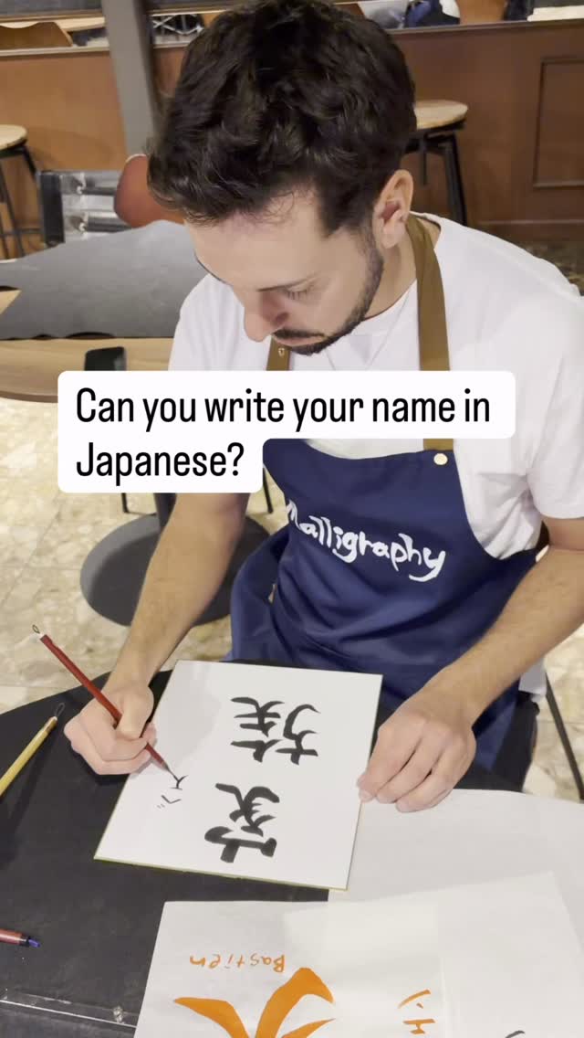 You can learn your name in Japanese Katakana!!
Japanese uses three different writing systems, and they are often mixed together in one sentence.
• Hiragana is used for grammar and native Japanese words.
• Katakana is used for foreign words, loanwords, onomatopoeia, and sometimes to add emphasis.
• Kanji comes from Chinese characters and is used to express meaning and ideas.
This mix is what makes Japanese writing so unique ✨
#calligraphy #calligraphykyoto #malligraphy #travelkyoto
Video @ariyo_sensei