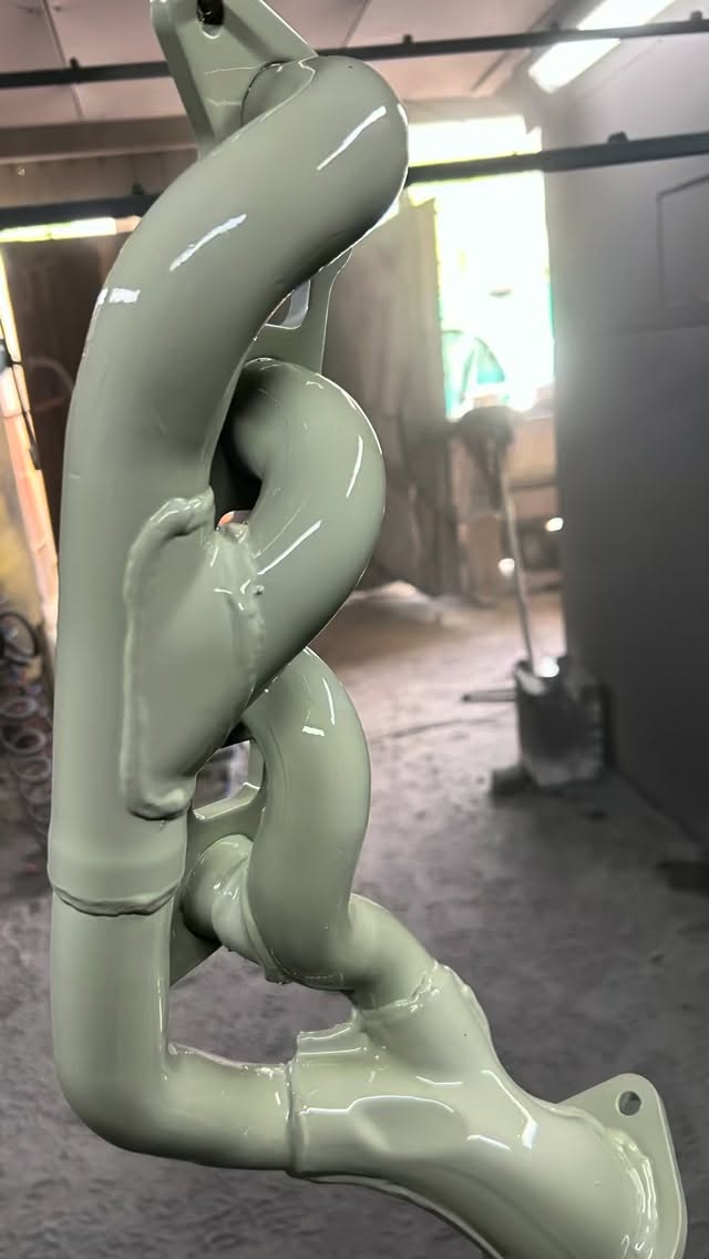 Heat management done right. 🔥
Massive shoutout to Steve at East Coast Performance Coatings for ceramic coating the Coyote headers on Fred as part of the Road to RockyNats build.
This isn’t just about looks (although they look unreal🚀)
Ceramic coating means:
🔥 Reduced under-bonnet temps
💨 Improved exhaust gas velocity & efficiency
🛡 Protection against rust and corrosion
🔧 Longer life for surrounding components
🎯 A cleaner, more professional finish
With a 5.0 Coyote + 6R80 sitting in a freshly detailed and painted chassis, managing heat properly is non-negotiable.
No crusty headers.
No cooked wiring.
No shortcuts.
Just quality parts, done properly.
Appreciate you jumping on board, Steve 🤝
Fred’s getting closer every day.
#RoadToRockyNats #FredTheFTruck #CoyoteSwap