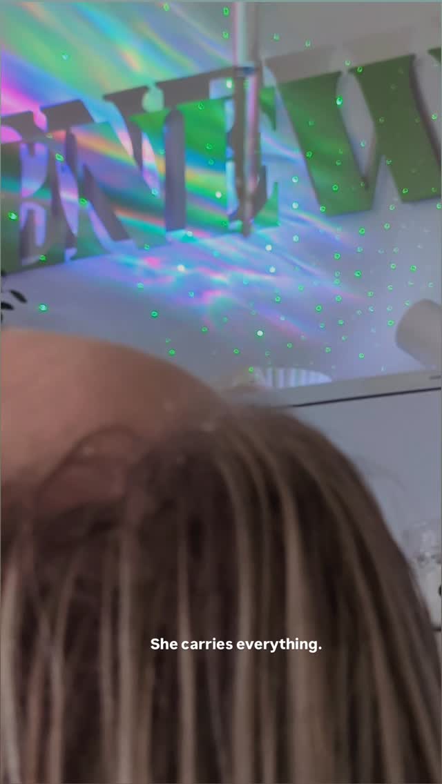 She won’t book this for herself.
That’s why you should.
A full scalp and skin reset, extended neck & shoulder release, steam therapy, and a quiet ritual to end.
Limited availability + vouchers available: comment MUM for your early bird saving 💘