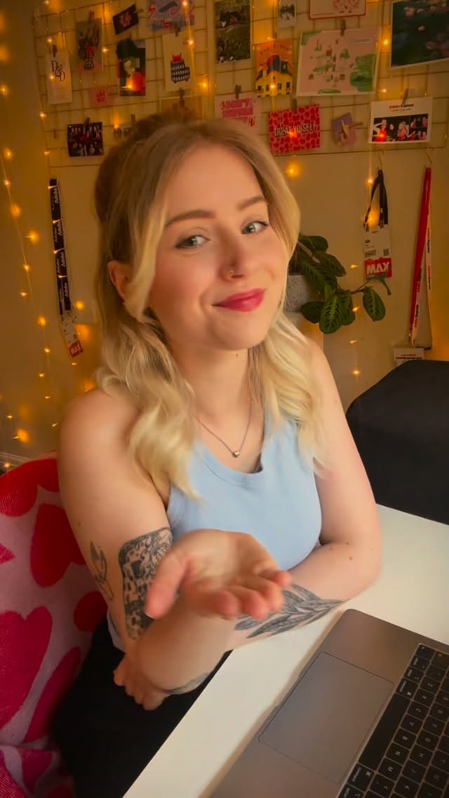 You NEED to know this pencil tool hack!🤯 Beginner vs pro designer pt9! Double click the pencil tool to change the settings to make drawing smooth and simple! To smooth it out even more, use the smooth tool! No more wonky lines and annoying editing 🙌🏻
Let me know in the comments if you learnt something new, or would do this another way!
Follow for more graphic design tips & tutorials ✌️ #graphicdesigner #graphicdesigntips #pentool #graphicdesigntutorial #adobeilustrator