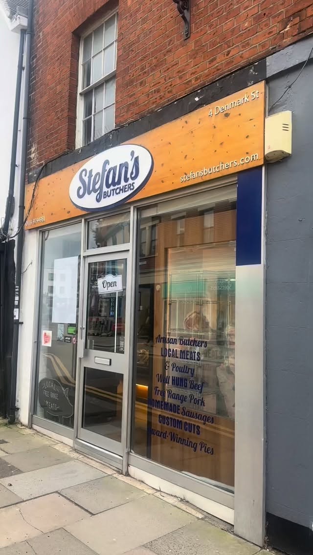 New look who dis? 👀
Have you spotted our new sign yet? Makeover complete! Why not celebrate with a big steak? 🥩
See you soon!
#newsign #stayhungrywokingham #butchers #butcheryshop