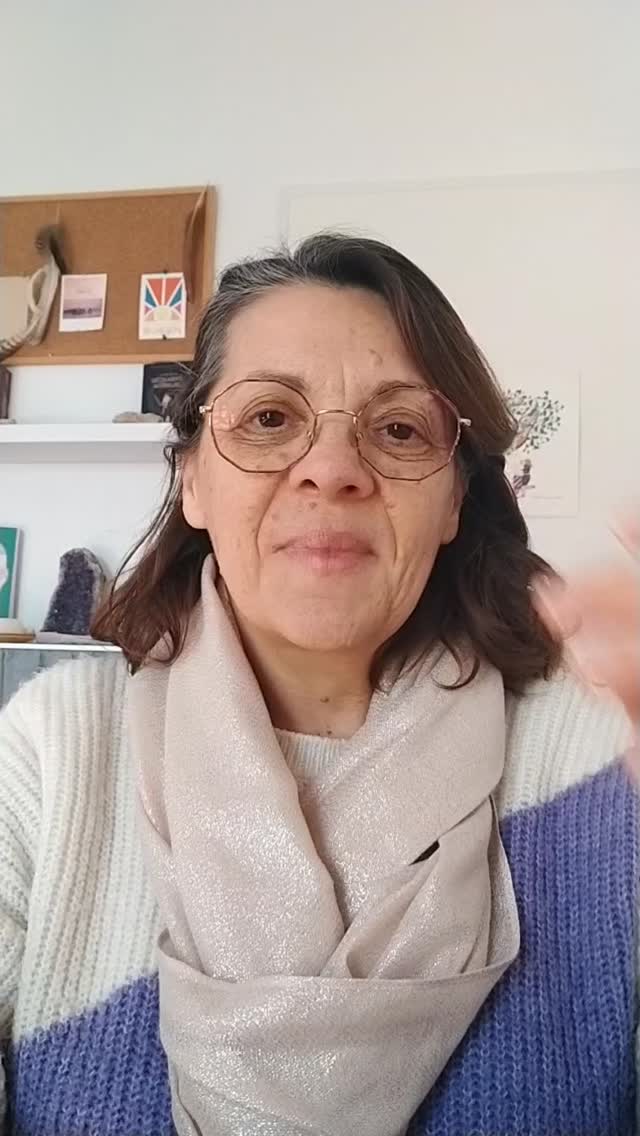 Cette semaine nous partons à la recherche de nos ressources intérieures et des reponses qui nous permettront de dépasser nos peurs. On ne part pas de notre tête mais de notre coeur!
Belle semaine.
#connaissancedesoi #archetypes #energetique #oracle #ombreetlumiere