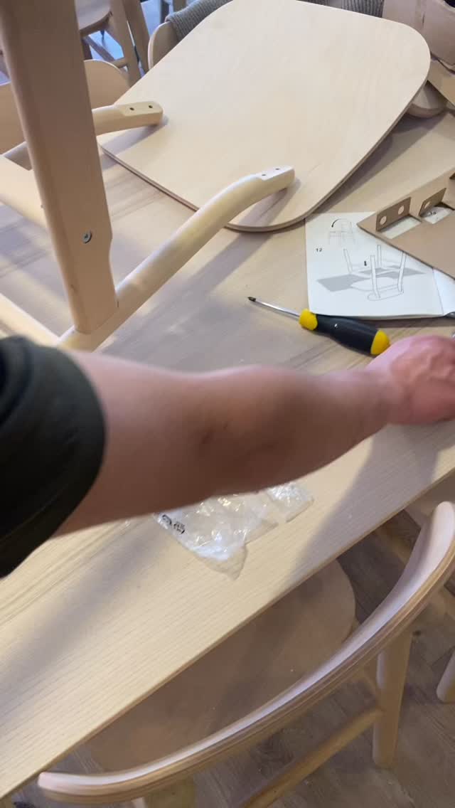 A sunny Monday at the UD
☀️☀️☀️
A full studio with our monthly Home Ed paint and social session. Our first outdoor painters of the year, enjoying pottery painting in the long-awaited sun. Iced coffees on order and Brandon the Builder in to update our furniture and give the studio a spruce