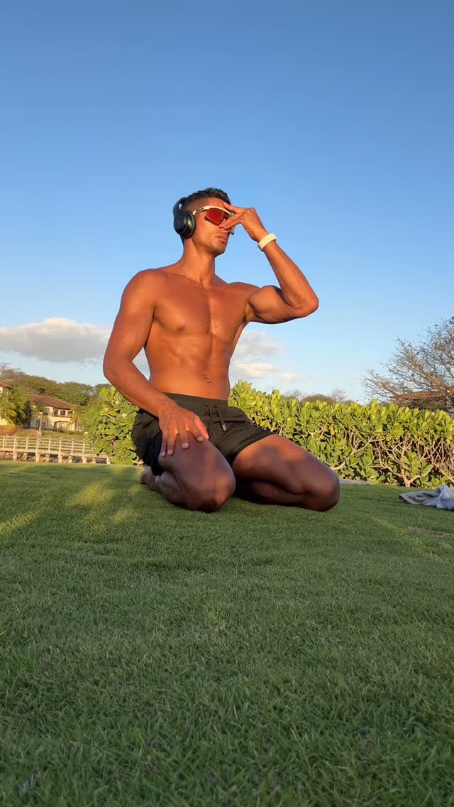 Evening rituals , cooling down, recalibration of my nervous system. Connecting with my breath and nature. Merci la vie @ranchosantana_nicaragua
#fitsouls