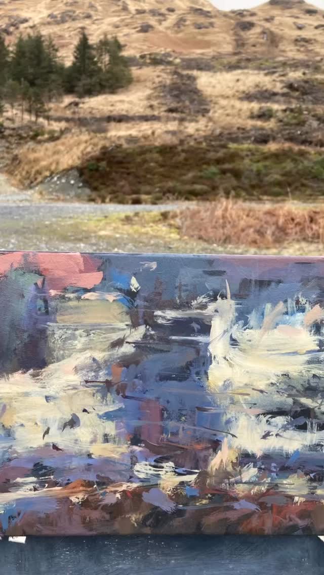This was my final painting on Mull, waiting for the ferry. Was really fun battling with the wind and focused on the time too. The view was of an area where the pines had been cut down but planning on growing a range of mixed native trees. I loved the colours and rawness of the landscape there.
#enpleinair #pleinairartist #paintingonmull #lakeartistssociety #emptyoftrees