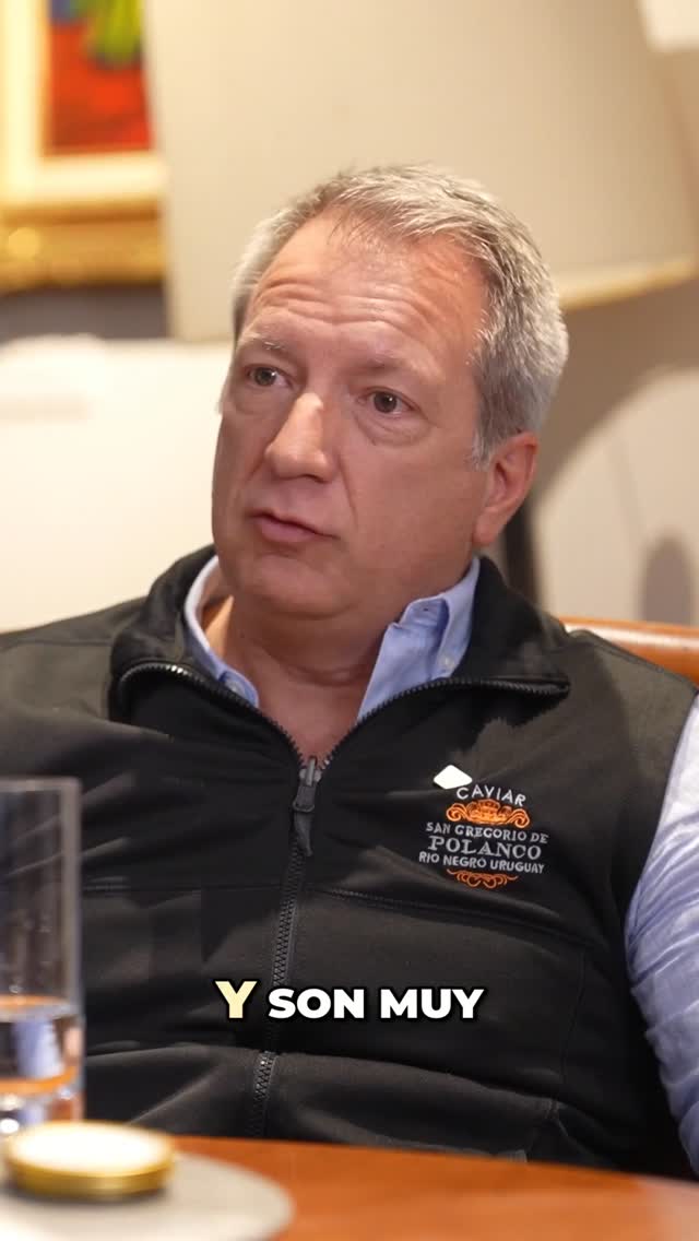 🎙️✨ Si crees que el caviar es cualquier perla de pescado… este episodio es para ti.
En el podcast, Paladares y Relatos de Gastrosophía, conversamos con @caviarpolancomexico sobre lo que realmente define al verdadero caviar.
El auténtico proviene exclusivamente del esturión.
No todo lo que parece caviar lo es ⚫🐟
Especie, curación y calidad cambian por completo la experiencia en la boca 👨🏻🍳✨
🎧 Escucha el episodio completo en Spotify, Apple podcast
▶️ Míralo en YouTube
📲 Síguenos en Instagram, TikTok y Facebook