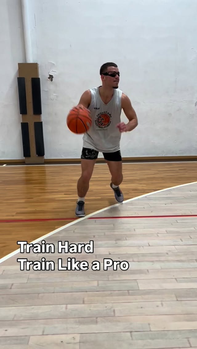 All the way from Dresden, Germany 🇩🇪, we have Oskar (19) in the gym this week — locked in and hungry to improve every single day. @oskar_sandmann
He came to train individually with @coachcrudeli all week, investing in his development and taking strong steps toward his professional career.
A combo guard with great ball control, able to create his own shot. Quick, explosive, and vertical at the rim. A player who brings both talent and work ethic.
Talent opens doors. Daily work keeps you there.
Keep building. 💪🏀
#PlayerDevelopment #BasketballTraining #basketballneverstops #trusttheprocess🙏 #basketball