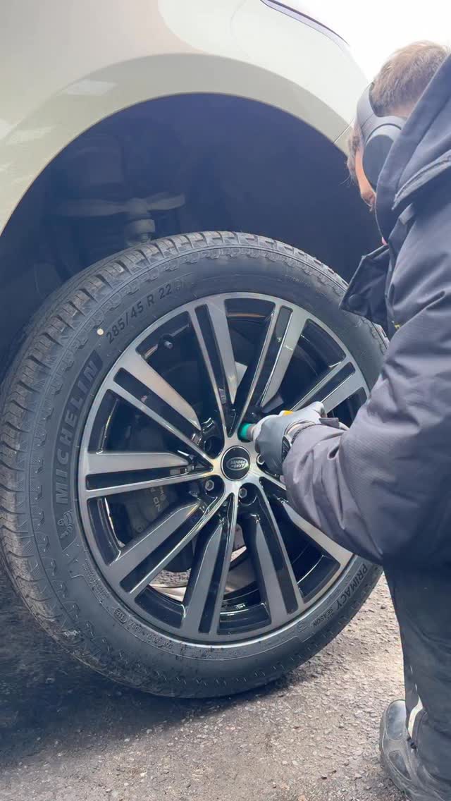 I don't think the arches have ever been cleaned on this #detailing #carcleaning