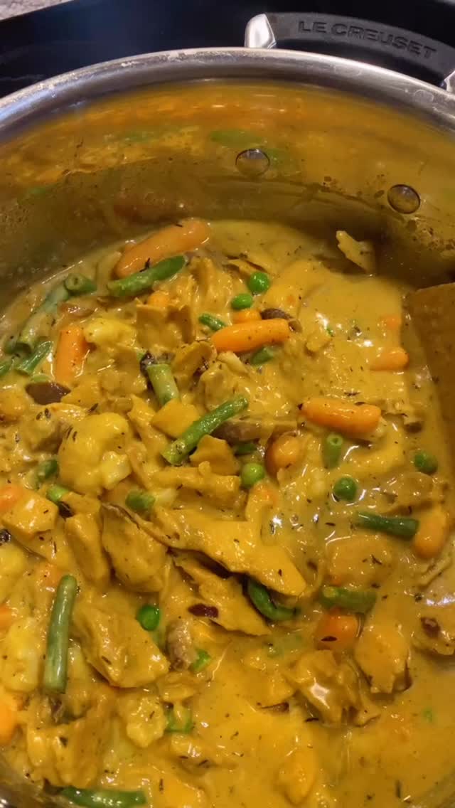 Welcome to March 🤍🌿
If the first few months of the year have felt heavy… this is your reminder to keep going.
Though the night may seem weary, joy is coming, coming, coming. ✨
As we step into a new month, we’re serving up comfort the way we know best — our signature rich coconut chicken curry with mixed country vegetables 🥥🍛
Deep flavour. Slow-cooked goodness. The kind of meal that hugs you from the inside.
To every single person who has ordered, shared, liked, reposted, and supported Nomie’s Kitchen — we see you, we appreciate you, and we are so grateful for you. 🤎
March is for fresh starts.
March is for joy.
March is for flavour.
Keep going. Keep believing. And when you need a little comfort… you know where to find us. 💛
With love and big hugs,
Nomie’s Kitchen
#happynewmonth #nigeriancuisine