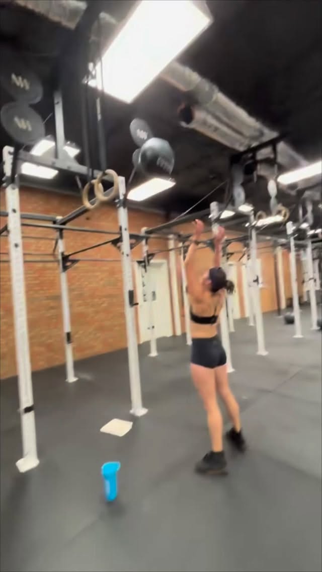 26.1 at CrossFit Narroway looked like thisâŠ
Wallballs.
Jump overs.
Step overs. Plus step overs with med ball
And everybody fighting for oxygen đźâđš
âItâs pretty hard to breathe.â
GOOD. That means youâre working.
Below parallel is the only way that rep counts.
Standards matter.
Integrity matters.
Way to stay true to yourself when nobodyâs watchingâŠ
But for those that signed up â we were watching đ
And yes⊠we were videoing đ€Ł
So tell us⊠who got a no rep? đ
Nobody quit.
Nobody folded.
Just one honest rep at a time.
One down. Two to go.
Whoâs brave enough to run it back? đ„#CrossFitNarroway
#crossfitopen26.1
#EarnYourReps
#BelowParallel
#NacogdochesFitness