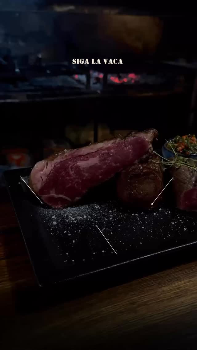 For real meat lovers! The Chef’s Choice. 🥩
Tri-tip, Chuck Roll and Picanha.
Three cuts with deep flavor and intense texture, grilled over open fire.
750g | 59€
Perfect for two or three people.
Available in limited quantity.
Reserve your table and come taste it.
📍 Vabriku 6–1, Tallinn