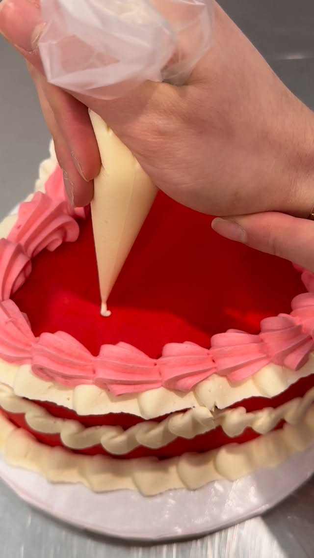 luv u, always ❤️
a cutie little heart cake from Valentines’s Day!
.
.
.
.
.
#customcake #heartcake #vintageheartcake #gtabakery #coquettecake juliassweettreats custommade