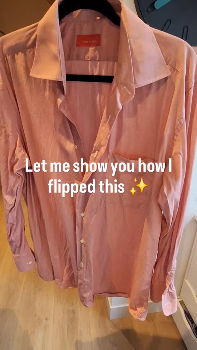 Never sleep on secondhand shirts with potential ✨
Wanneer relatief kleine aanpassingen een grote impact kunnen hebben 🪡
- Nieuw borstzakje
- Andere mouwen
- Ingekort
Totaal andere vibe 👀👐🏼
In mei sta ik met enkele handmade tweedehands en geüpcyclede stuks op een makersmarktje. Meer weten? Vergeet dan niet te volgen 😍 🙏🏼
***
Ik ben Mona. Via mijn downloadbare tweedehands gidsen deel ik duurzame tips & tricks en daarnaast inspireer ik je met tweedehands, geüpcyclede en zelfgemaakte outfits 💚♻️