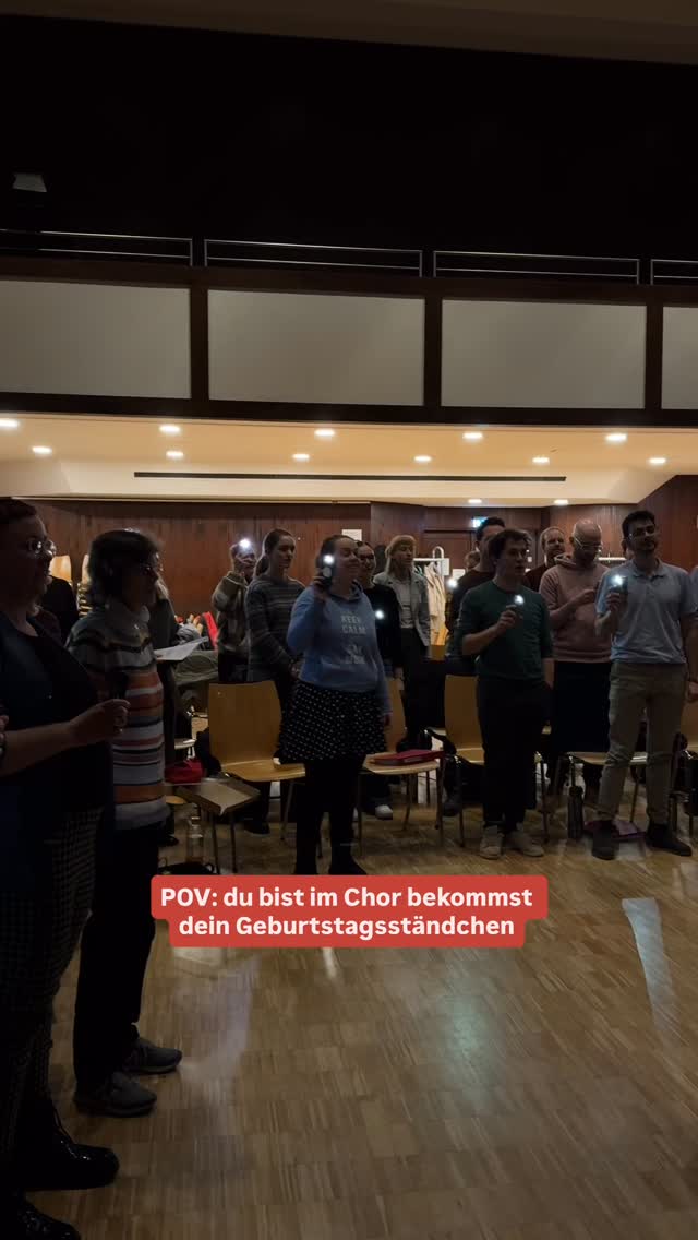 Wusstet ihr, dass sich unsere Chormitglieder zum Geburtstag ihr Lieblingslied aus dem Repertoire wünschen dürfen? So ein Geschenk bekommt nicht jede:r 🤭🥰
#chorstuttgart #choirgermany #chormusik #singenmachtglücklich @stuv.stuttgart.dhbw @s_chorverband #chorliebe