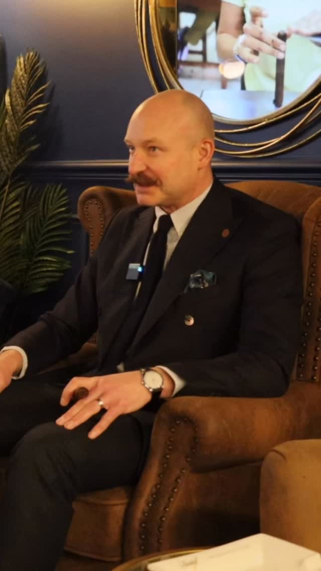 An interview with @smokinthommy 🔥
Talking all things @olivacigar including the new The Year of the Horse cigar 😮
Full video is now live on our YouTube Channel 🎥
Link in bio 🔗
This interview was filmed in the beautiful @cityoflondon_cigars Liverpool Street lounge 🫶
#olivacigar #newworldcigars #yearofthehorsecigar #cigarinterview #cigarchat