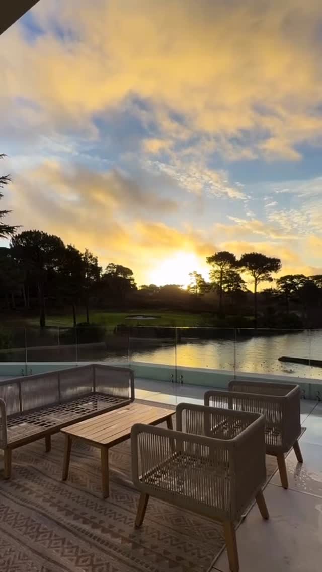 The first sip, the morning light, the comfort of space to think.
Hidden Lake Dorset, for those who prefer simplicity done beautifully.
#HiddenLakeDorset #DorsetEscape #ExclusiveStay #StaySomewhereBeautiful #VisitDorset PrivateRetreat
