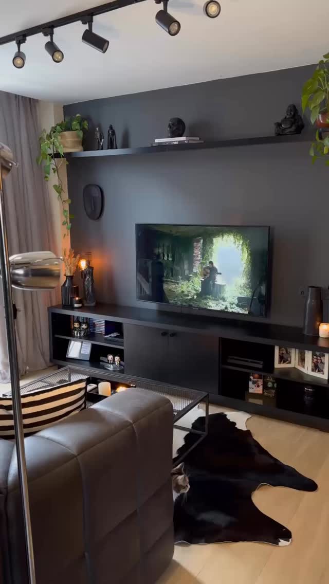 You don’t need an extension to transform your living room 📺
Media walls are becoming really popular right now and they honestly change the whole room.
It gets all those messy cables off the floor, hides the Sky box and the consoles, and gives you a proper focal point. Plus, it gives you that extra storage we all need.
It really finishes off the lounge 🛋️
Be honest, is your TV area a bit of a cable nightmare at the moment?
#mediawall #livingroominspo #tvwall #essexinteriors #basildon