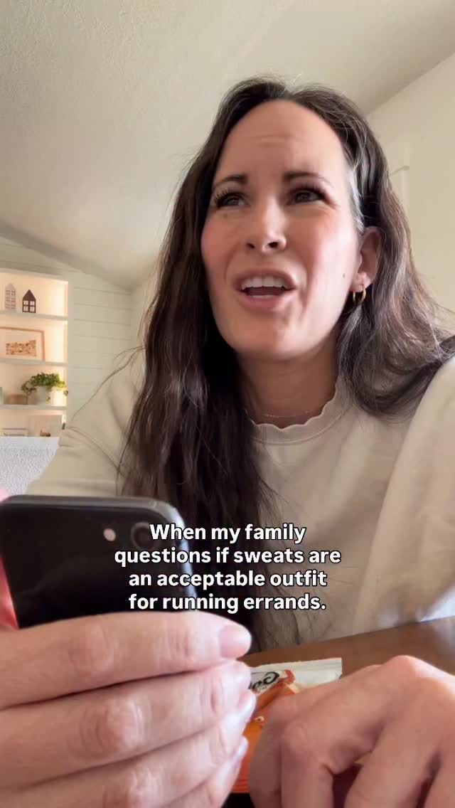 Hey, if it has a matching top it’s an outfit, right?! Besides, hard pants are not an option around here. 😂
Double tap if you agree.
#sweatsuit #despicableme #momlife #casualoutfit #millennials