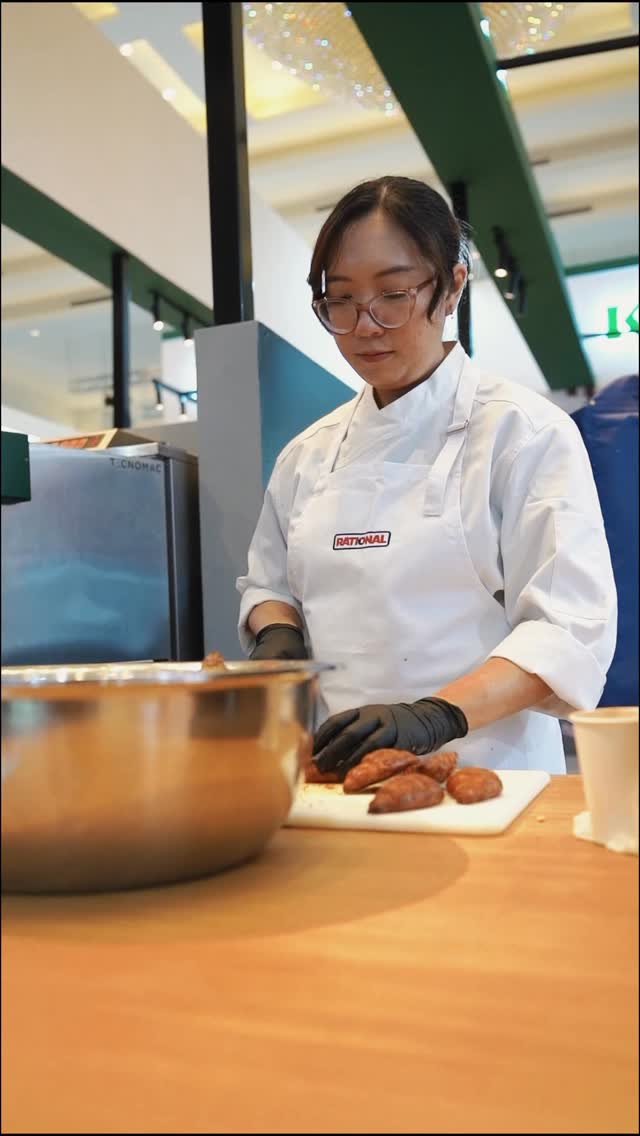 BIFHEX Bandung was a meaningful opportunity for Keisi to showcase our commercial kitchen solutions and connect directly with industry professionals.
Throughout the event, we presented a wide range of equipment, conducted live product demonstrations, and shared practical insights on how the right systems improve kitchen performance.
Our team also engaged with visitors to explain applications, workflows, and technology behind each solution, helping businesses make more informed decisions.
Thank you to everyone who visited and spent time with us.
We look forward to continuing the conversation and supporting your kitchen projects.
#Keisi #BIFHEX #CommercialKitchen #FoodserviceSolutions #ProfessionalKitchen