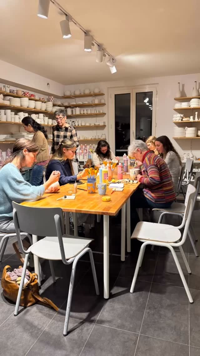 Looking for a creative team activity?
�We’d love to welcome you and your colleagues at Creative You. Try clay, canvas or ceramic painting and enjoy a relaxed, hands-on experience together.
Reach out and we’ll organise the perfect creative event for your team.