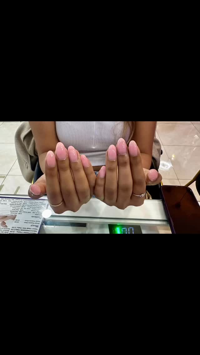 Spring is here 💅🏻
#nails #Pretty #Girls #Stylish #Glitter NailArt NailPolish Shiny Beautiful Beautifulnails UñasBonitas ManosBonitas CuidaTusUñas Manicura Pedicura ManicuraMadrid PedicuraMadrid UñasDeGel PiesBonitos Acrílicos Acrylics UñasPermanentes manicuraMadridpedicuramadridPonteGuapa pestañasunasperfectasdiseñonailartbabyboomer