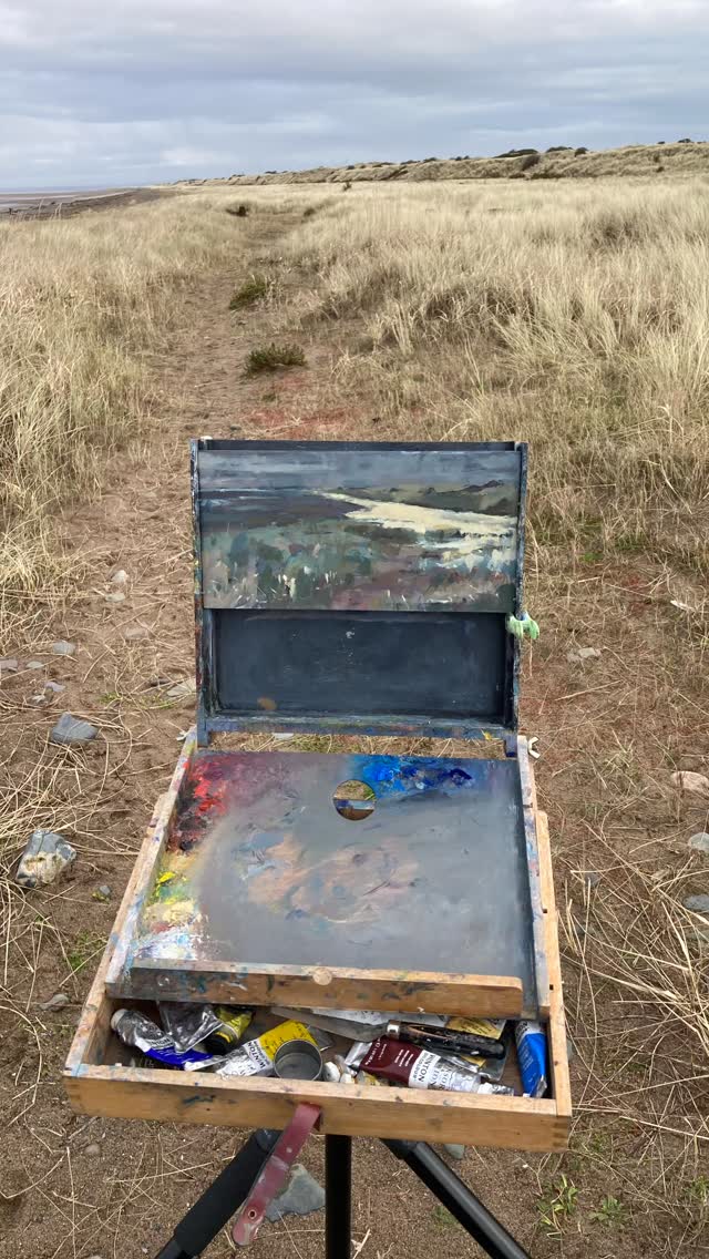 This mornings painting started with rain, thankfully I waited about and it cleared, also heard my first skylark on the beach this year
#pleinairartist #enpleinaircoastal #cumbrianartist #landscapeartist