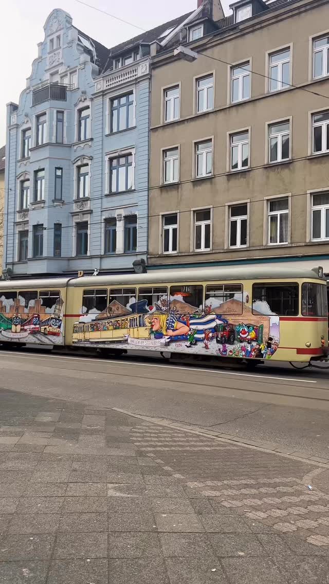 Wir freuen uns SO sehr auf die nächste Lesezugfahrt mit euch 🥹📚🤍✨ Einfach einen schönen Nachmittag zusammen verbringen, gemütlich durch Düssi tuckern, neue Leute kennenlernen, gemeinsam lesen und dabei leckersten Kuchen aus dem @cafeplaetz genießen — klingt wie ein absoluter Traumsonntag für uns 🌞 Für dich auch? Dann freuen wir uns riesig, wenn du an Bord kommst!
#düsseldorf #wasgehtindüsseldorf #neueleutekennenlernen #socialreading #leseparty