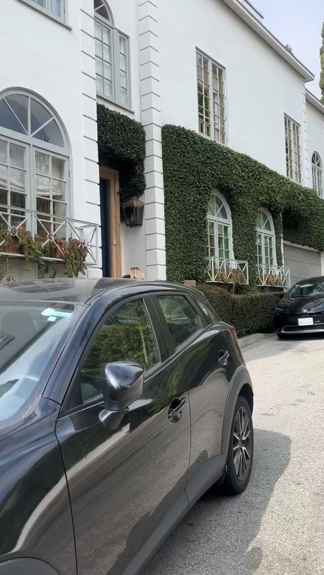 Yesterday we were invited to visit the @degournay concept house in the Hollywood Hills
All we can say is WOW ..
From the moment you walk up the steps and enter, you are transported into a literal dream of fabric and wall covering confection, a Marie Antoinette moment
The opportunity came from our wonderful experience with @designdestinationlondon
And we are thrilled to be able to share everything we experienced with our clients..
Stay tuned …
#thedetails #interiordesign #wallpaper #remodel #fabrics