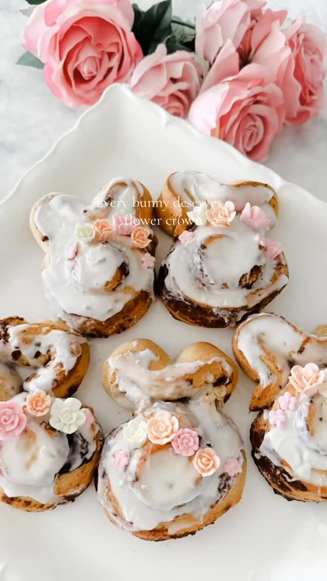 Romanticizing Easter morning with sugar flower crowns & cinnamon rolls that refused to be ordinary 🌸
#RomanticizeYourLife #EasterAesthetic
#Spring Morning #bunnycinnamonrolls
#SoftGirlSpring
