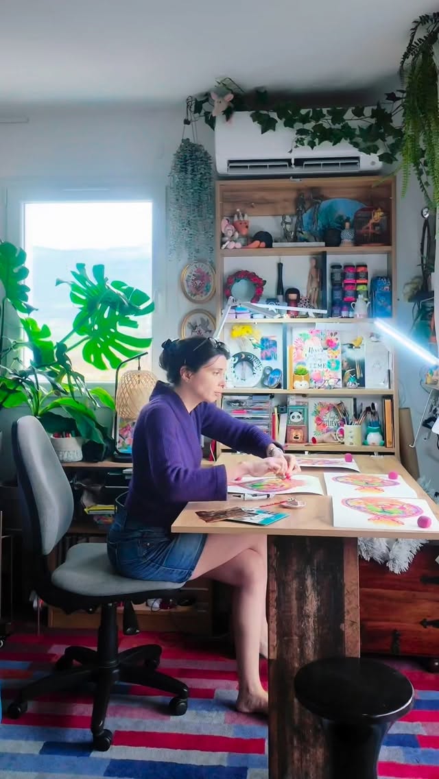 🇬🇧 Spoiler alert: one artwork stole the show, chosen by three.
Some art is merely decorative, while others hold a deeper significance - a vibration, a subtle symbolism that evokes feelings of protection, upliftment, and inner radiance. This presence can elevate any space, be it a luxurious hotel suite, a peaceful office, or a home filled with tales of adventure and bold choices.
Clearly, this piece has already secured its spot on three walls.
—
🇫🇷 Spoiler alert : une œuvre a été choisie trois fois.
Certaines œuvres d’art décorent, tandis que d’autres portent une signification plus profonde - une vibration, une symbolique discrète qui évoque des sentiments de protection, d’élévation et de lumière intérieure. Cette présence peut transformer n’importe quel espace, qu’il s’agisse d’une suite d’hôtel, d’un bureau paisible ou d’une maison remplie d’histoires d’aventure et de décisions audacieuses.
Visiblement, cette œuvre a déjà trouvé sa place sur trois murs.