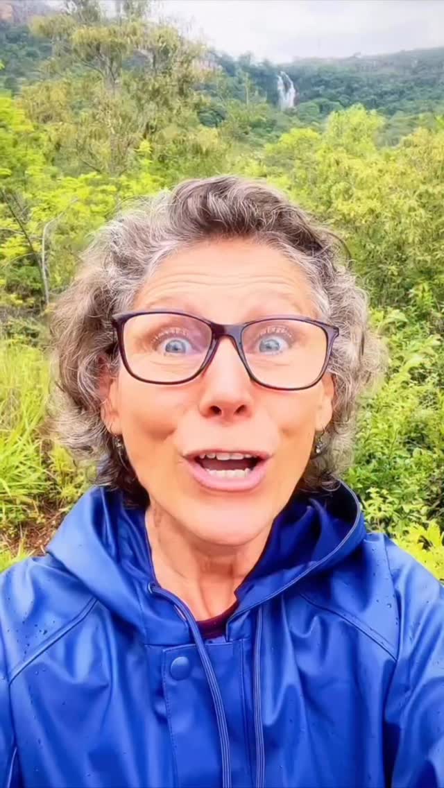 Se você não está satisfeito/a com o que está vivendo, talvez não seja falta de força ou capacidade, mas por ainda não conhecer “AS TRÊS CAMADAS DA EXPERIÊNCIA HUMANA” que nos permeiam o tempo todo.
Saiba; não ter conhecimento destas três camadas que permeiam as manifestações de nossas vidas, é viver preso/a em padrões limitantes, perpetuando sofrimento.
É hora de despertar para o seu Verdadeiro Poder!
Nos dias 1º, 2 e 3 de março eu vou conduzir três aulas online onde você vai aprender, de forma clara e prática, como essas três camadas funcionam, como identificá-las enquanto a vida acontece e acessar infinitas possibilidades.
O desperto tem acesso a escolhas!
Você não vai aprender apenas teoria, vai aprender a se alinhar com a Verdade que liberta, identificar as histórias que estão regendo sua vida, sair do automático e escolher conscientemente qual história quer vibrar e manifestar.
Ao se matricular na Jornada AS TRÊS CAMADAS DA EXPERIÊNCIA HUMANA você recebe uma aula BÔNUS preparatória e terá acesso a Jornada por um ano para se aprofundar e aplicar no seu dia a dia.
Se você quer despertar, parar de repetir histórias e escrever um novo roteiro para a sua vida, esse convite é para você!
Faça sua inscrição!
👉 Link na bio do Instagram
ou fale conosco no privado.
👉 WhatsApp: (31) 97100 7078
Humana aprendendo a Ser
Eu Sou aqui
Eu Sou aí
Silvana da Cunha
Cientista Intuitiva • Alquimista • Palestrante
Consteladora Sistêmica Familiar • Mentora Terapeuta Holística
Fundadora da TQC Cura Quântica®️
e do Despertar Quântico da Consciência
www.florescimentocriativo.com