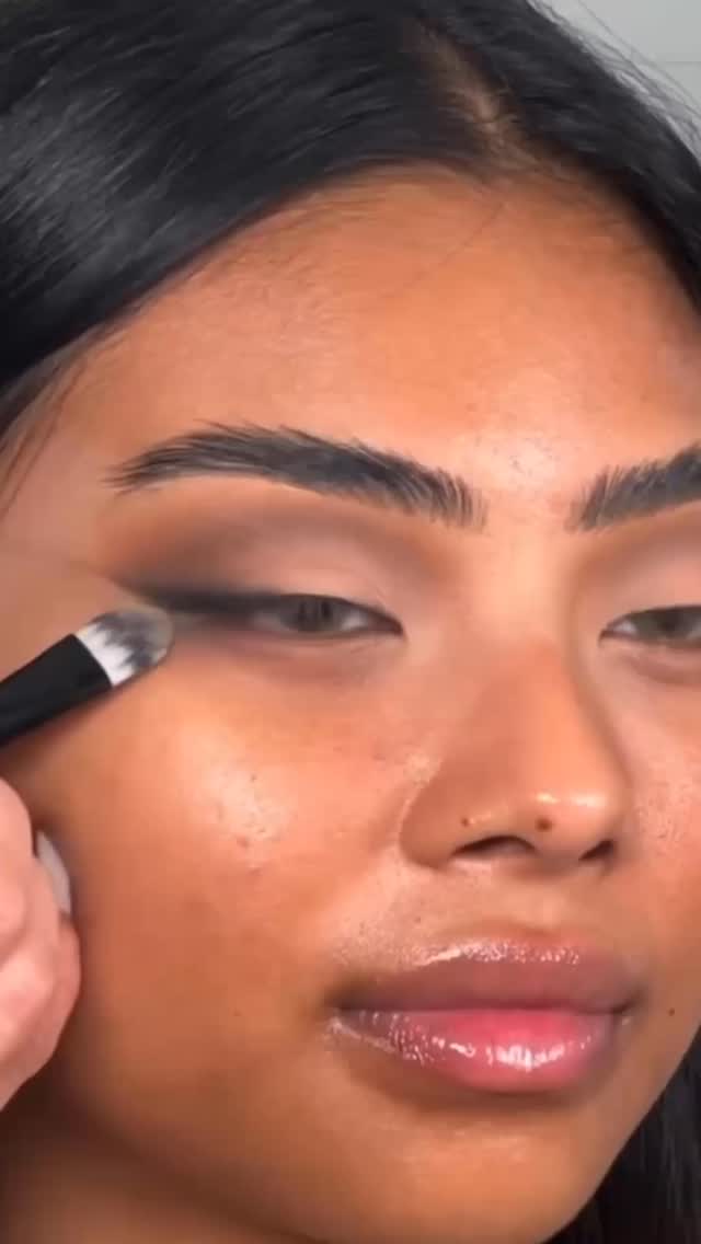 Caps. Gowns. Cameras. And a glam look that matches the moment. 🎓✨
Graduation isn’t just a ceremony, it’s proof of discipline, growth, and success. 💼
You deserve makeup that celebrates everything you just accomplished. 👑
Our Caramel Kiss eyeshadow creates that warm, soft-glam glow that looks flawless in every photo. 🤎
Pair it with our nude lipstick + gloss combo for the perfect polished lip that elevates any graduation outfit. 💄
Finish with our automatic lip liners for clean definition that lasts from the stage walk to the celebration dinner. ✨
Because success deserves a look that says “I did this.” 💫
And with our 40% Beauty Blowout Sale, you can grab every piece of your graduation glam for a day & look to remember. 🛍️
The perfect gift for yourself… or for the graduate you’re proud of. 🎁
This is the season of success, celebrate it beautifully. 🌟
Comment 🎓 if you’re graduating or celebrating someone who is this season.
Tap the link in our bio to secure your graduation glam before the sale ends. ✨
#graduationmakeup #graduation #makeuplooks #makeuplover #successmindset