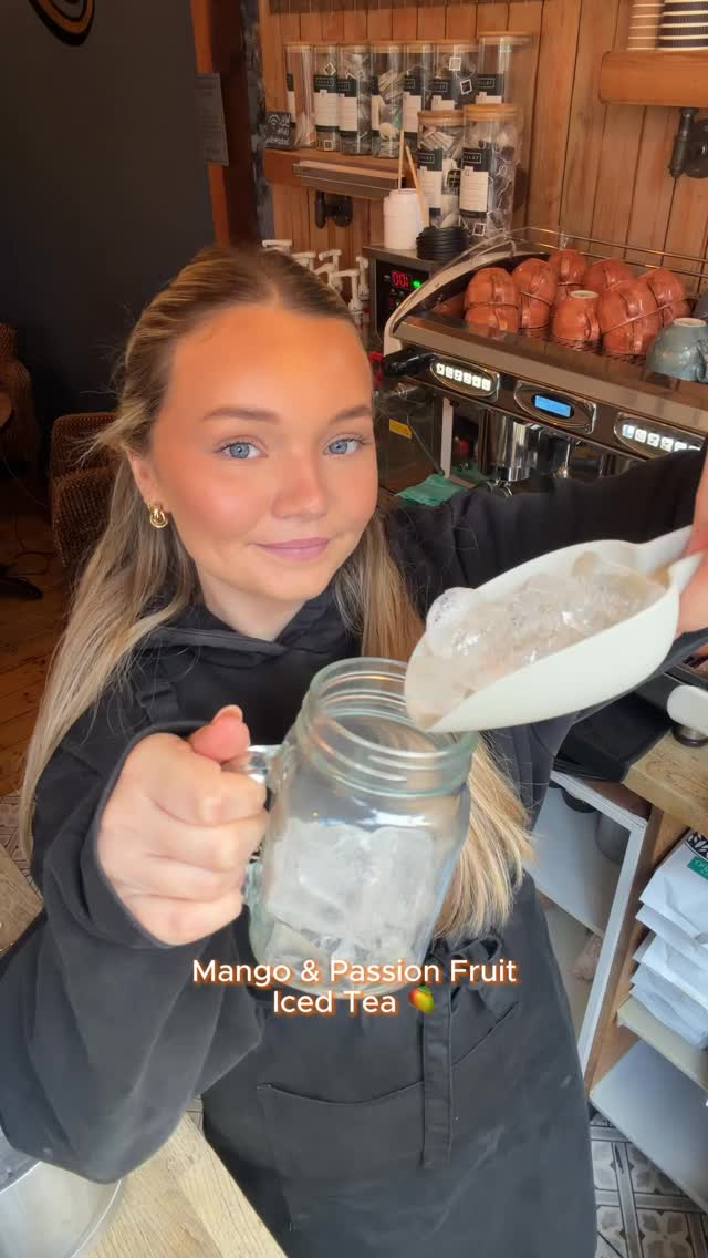 The sun’s out, spring is on the way, and we’re fully in the mood for iced drinks! ☀️🧊
Here’s our most loved Mango & Passion Fruit Iced Tea 🥭🧡
Made with delicious mango & passion fruit purée mixed with breakfast tea 😋
Decaf option available!
#chillibhitchin #chillibs #brunchinhitchin #hitchineats #supportlocalhitchin