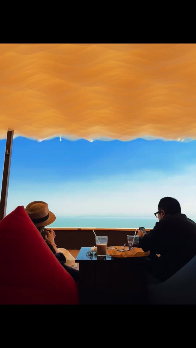 Chinese New Year in Yunnan is a visceral awakening—a celebration defined not by artificial festivities, but by the raw vitality of the land. From the crunch of handmade rice candy to the aromatic steam of wild mushrooms and the quiet reflection atop a mountain overlooking Dianchi Lake, it is a journey of striking contrasts. Here, tradition and modernity coexist in a seamless rhythm, inviting us to rediscover the profound connection between nature, heritage, and the soul. It is more than a holiday; it is a regenerative experience that restores our sense of belonging in a rapidly changing world.
#kikiholidays #yunnantravel #china #ChineseNewYear