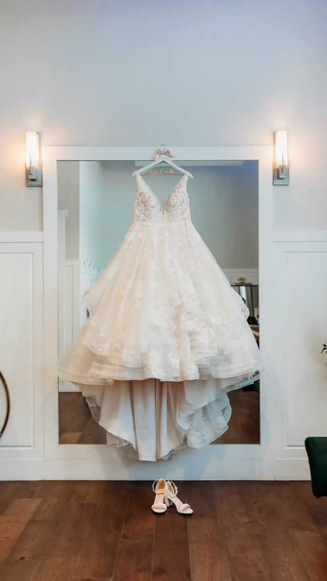 Sweet Moments Captured ✨ Congratulations to these two love birds.
.
.
#weddingphotographer #weddingphotography #weddingday #weddingphotos #wedding